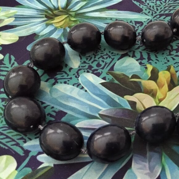 Chunky Very Dark Blue Acrylic Bead Choker Necklace - Pre Owned - Picture 2 of 3